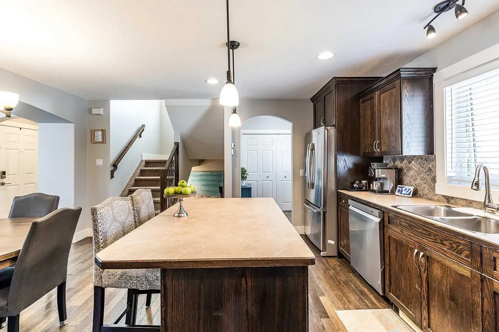 8 Terrace Circle NE Medicine Hat AB T1C 2B8