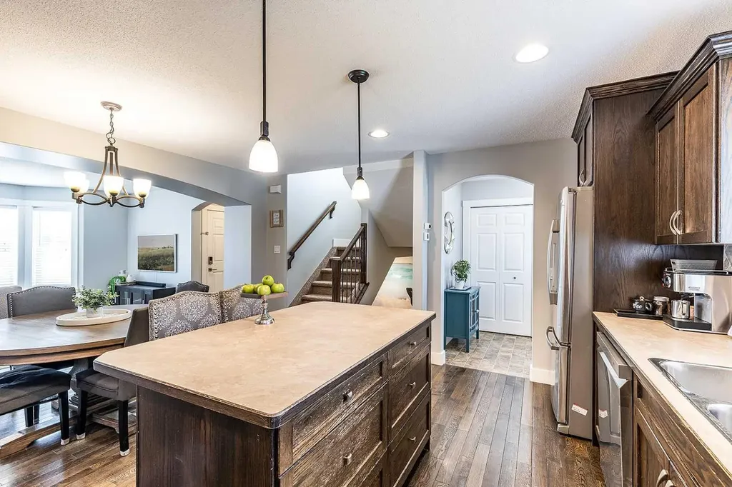 8 Terrace Circle NE Medicine Hat AB T1C 2B8
