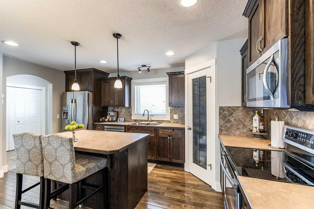 8 Terrace Circle NE Medicine Hat AB T1C 2B8