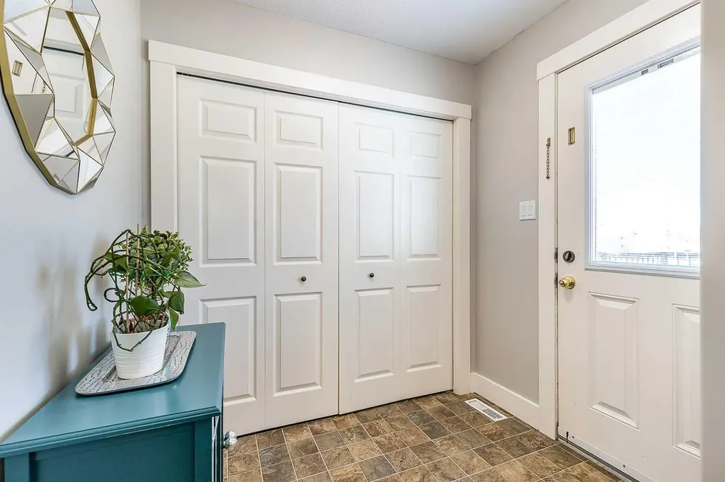 8 Terrace Circle NE Medicine Hat AB T1C 2B8