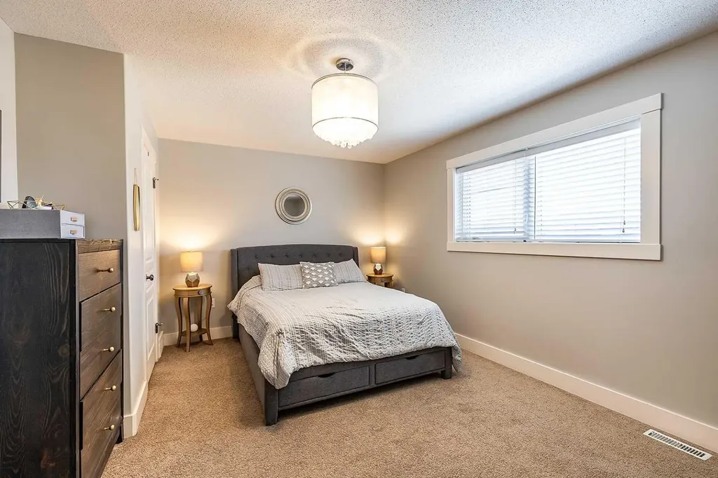 8 Terrace Circle NE Medicine Hat AB T1C 2B8