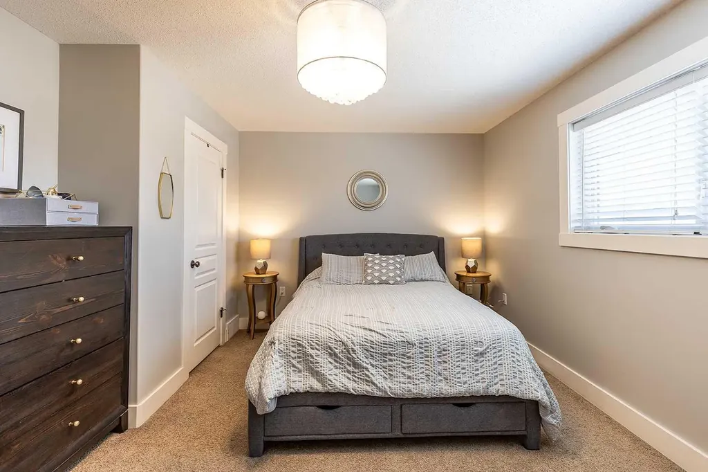 8 Terrace Circle NE Medicine Hat AB T1C 2B8