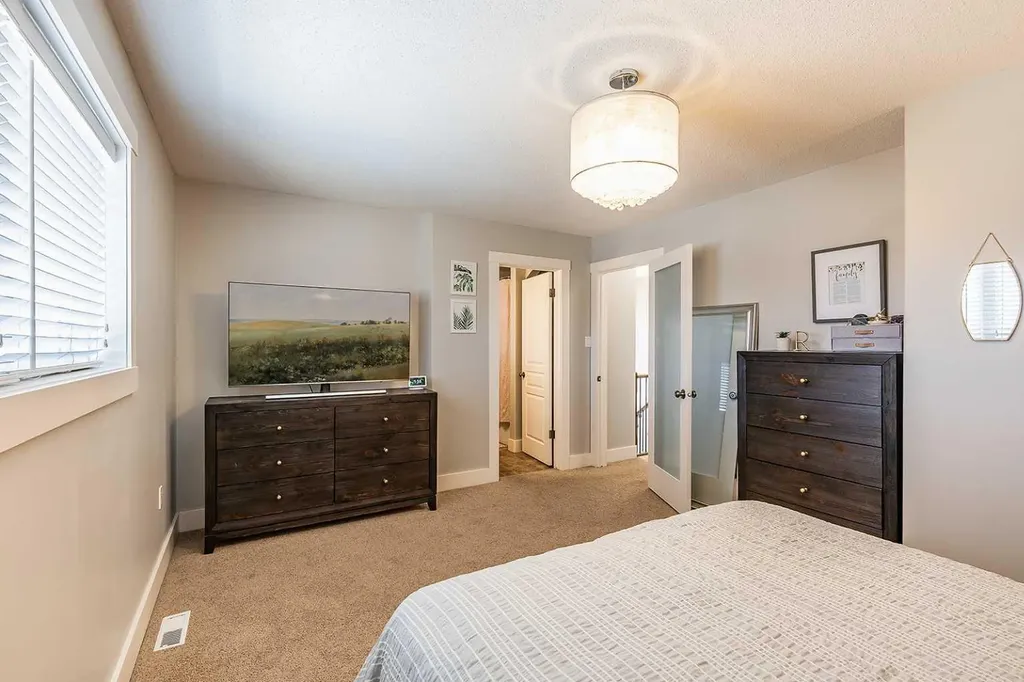 8 Terrace Circle NE Medicine Hat AB T1C 2B8