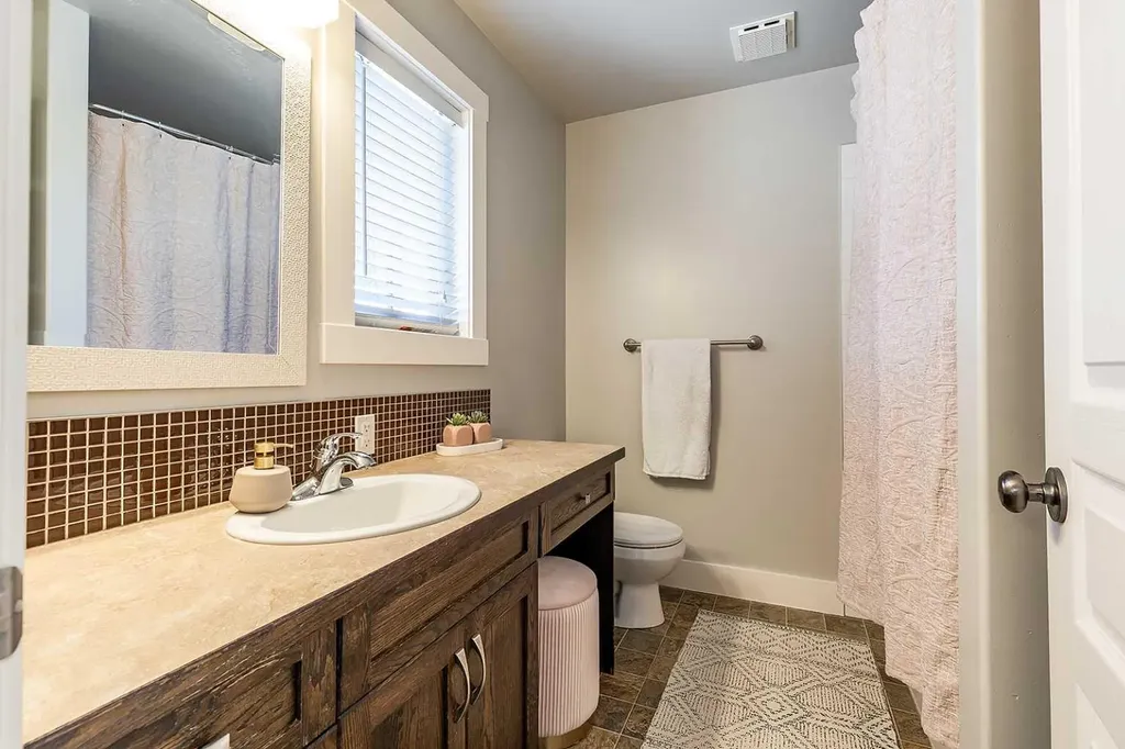 8 Terrace Circle NE Medicine Hat AB T1C 2B8