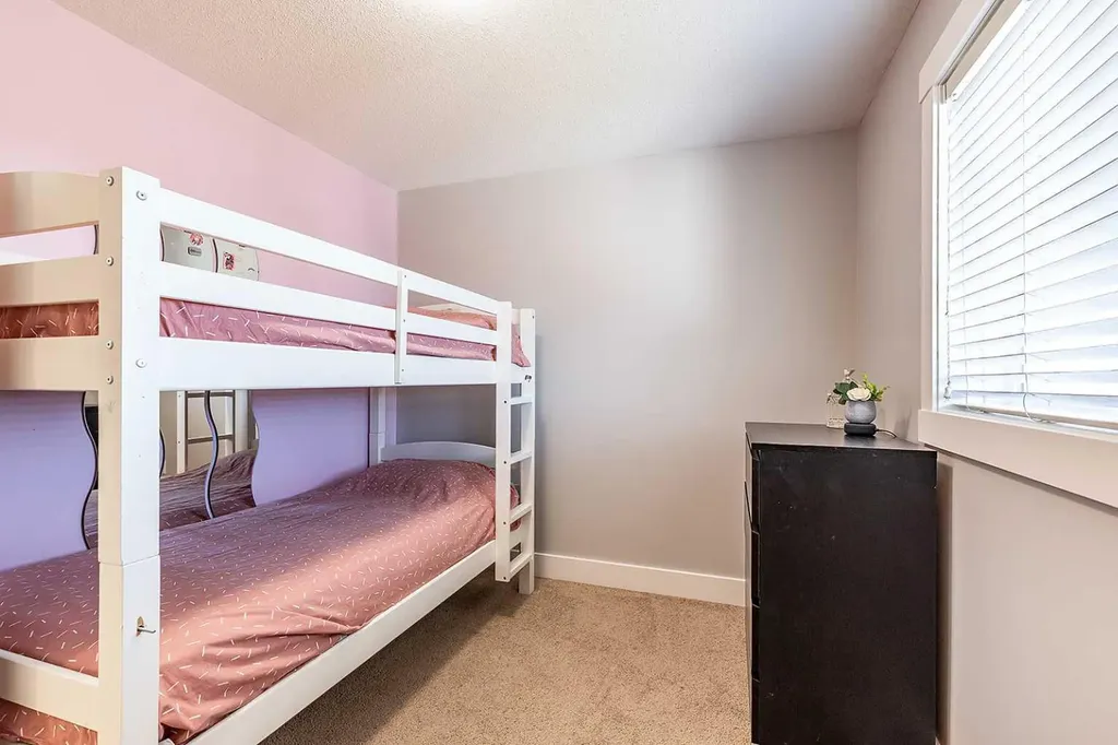 8 Terrace Circle NE Medicine Hat AB T1C 2B8
