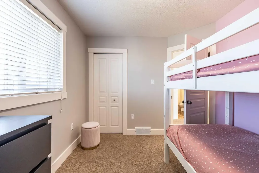 8 Terrace Circle NE Medicine Hat AB T1C 2B8