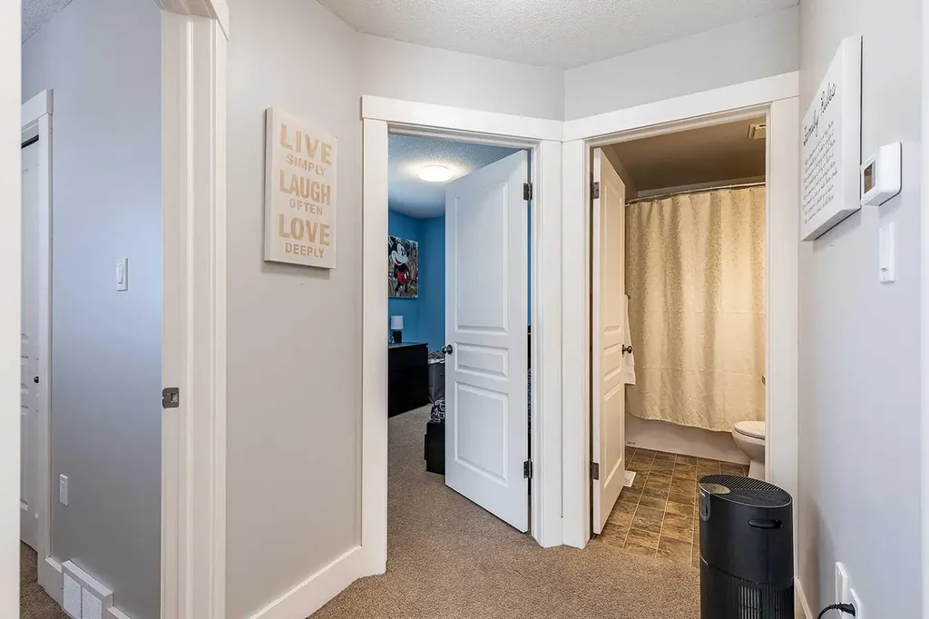 8 Terrace Circle NE Medicine Hat AB T1C 2B8