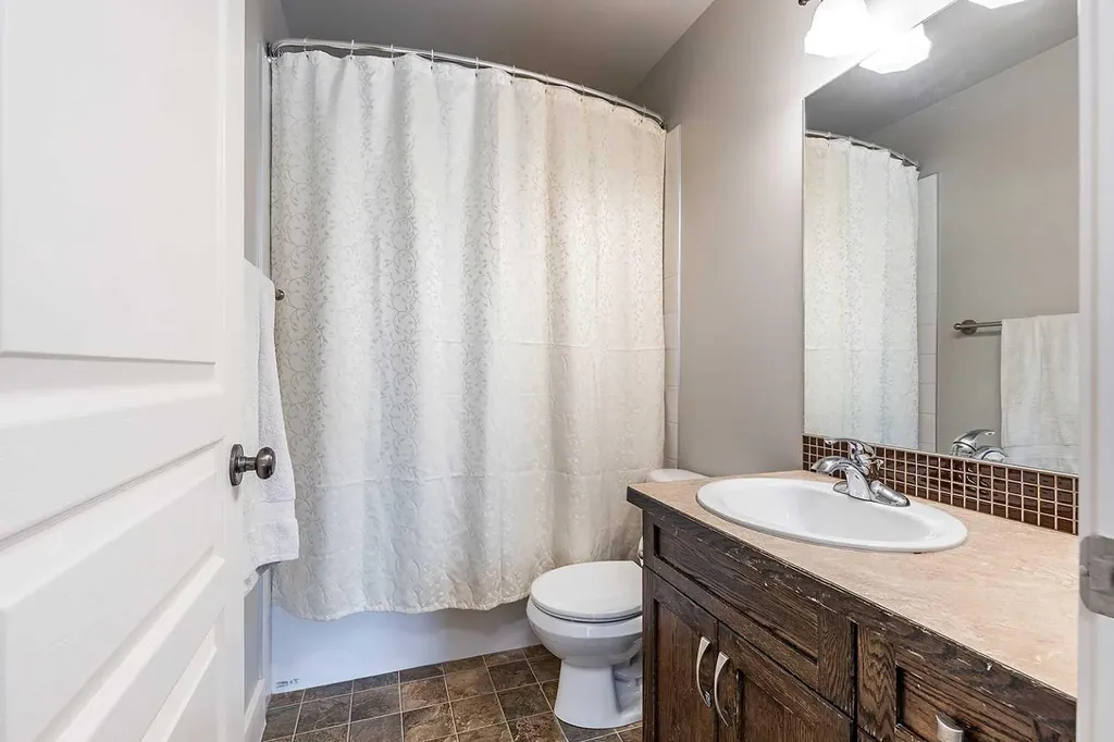 8 Terrace Circle NE Medicine Hat AB T1C 2B8