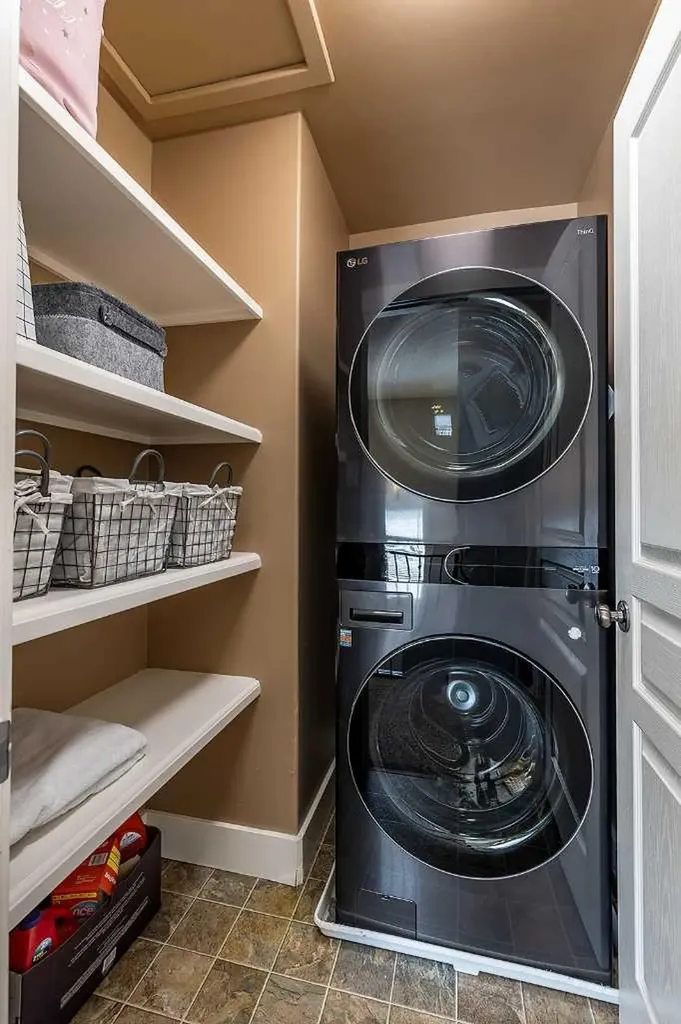 8 Terrace Circle NE Medicine Hat AB T1C 2B8