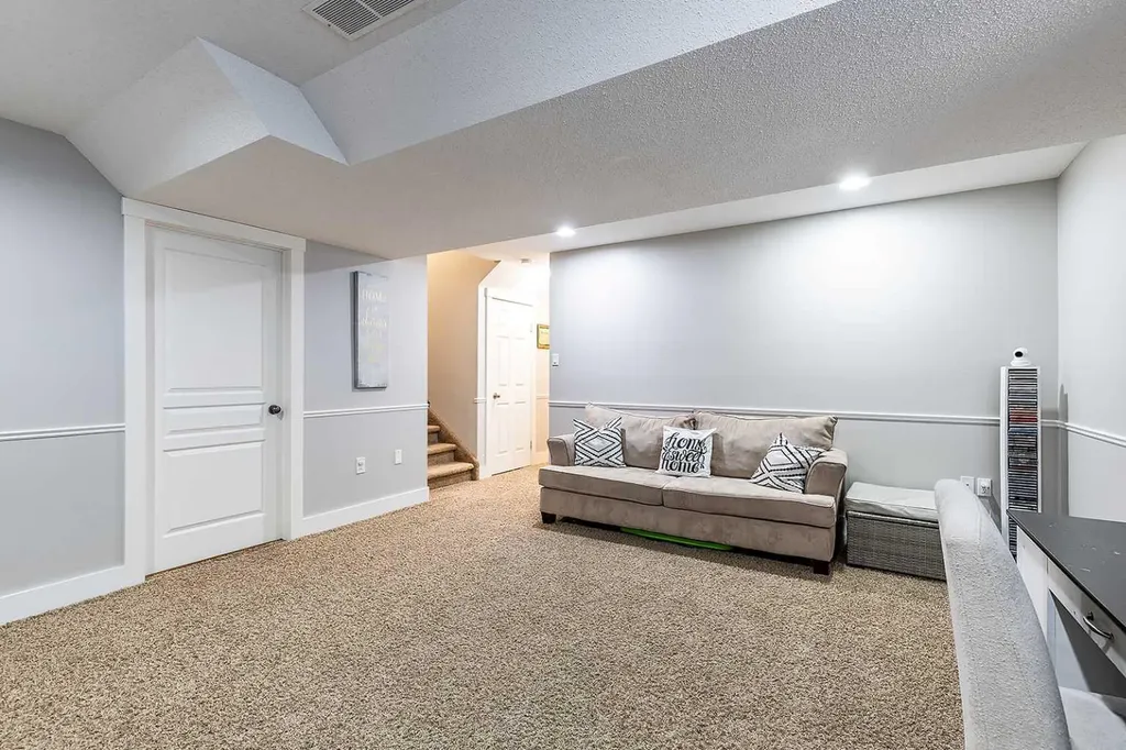 8 Terrace Circle NE Medicine Hat AB T1C 2B8