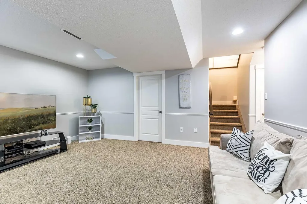 8 Terrace Circle NE Medicine Hat AB T1C 2B8