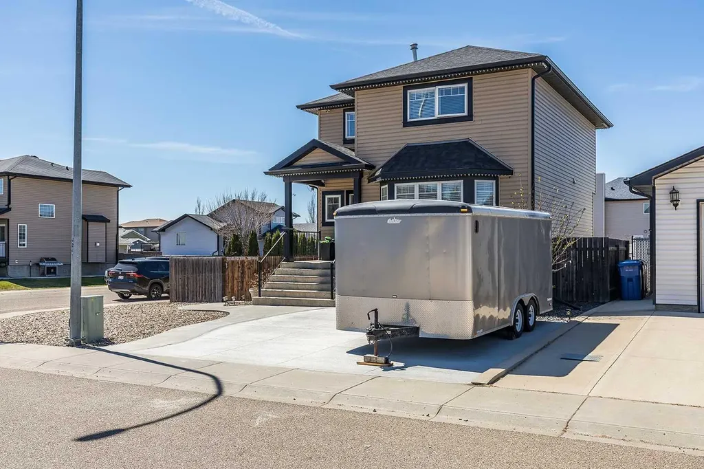8 Terrace Circle NE Medicine Hat AB T1C 2B8