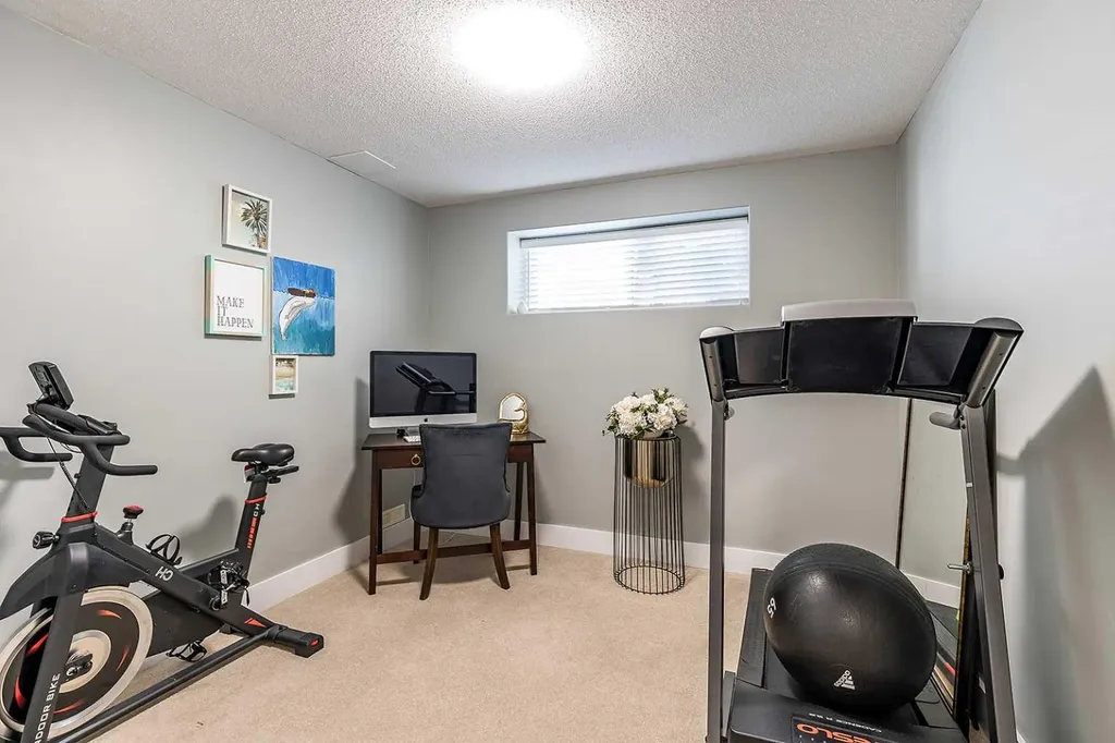 8 Terrace Circle NE Medicine Hat AB T1C 2B8