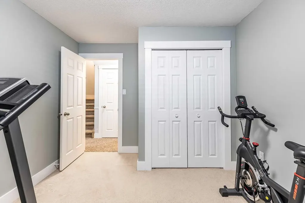 8 Terrace Circle NE Medicine Hat AB T1C 2B8