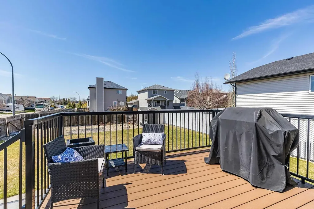 8 Terrace Circle NE Medicine Hat AB T1C 2B8