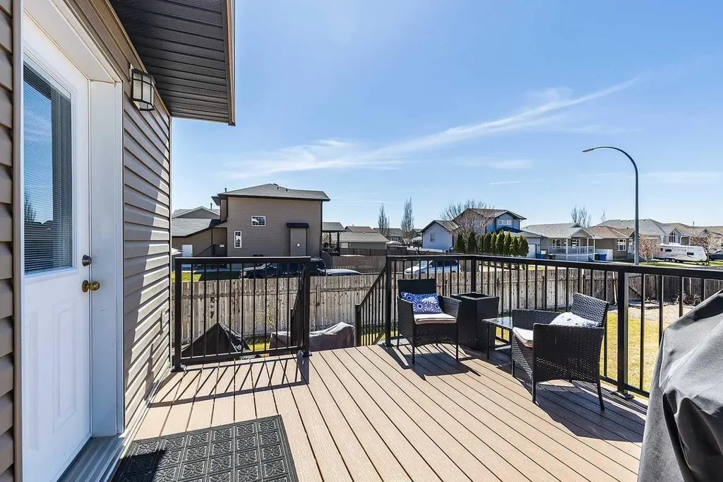 8 Terrace Circle NE Medicine Hat AB T1C 2B8