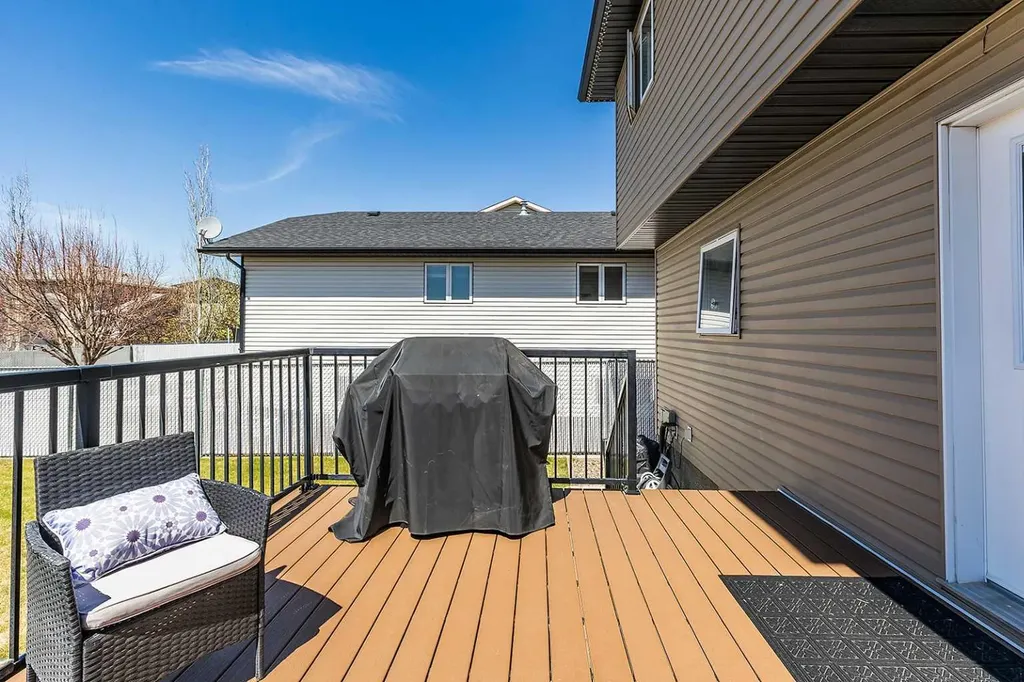 8 Terrace Circle NE Medicine Hat AB T1C 2B8