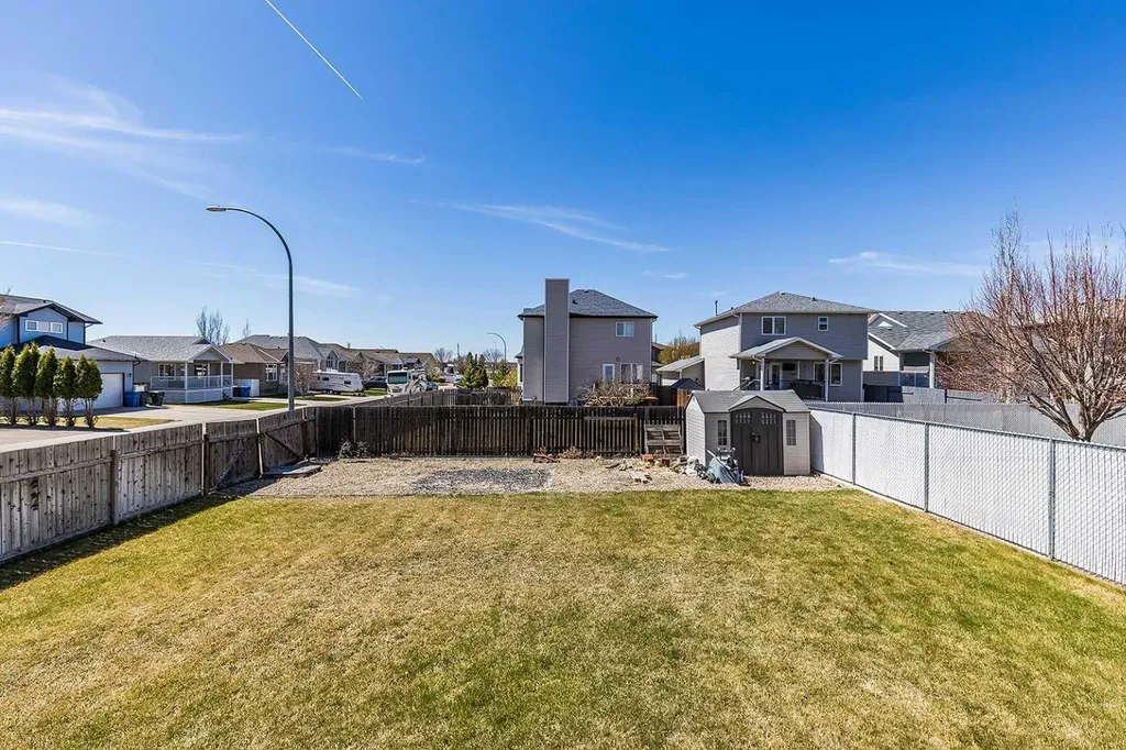 8 Terrace Circle NE Medicine Hat AB T1C 2B8
