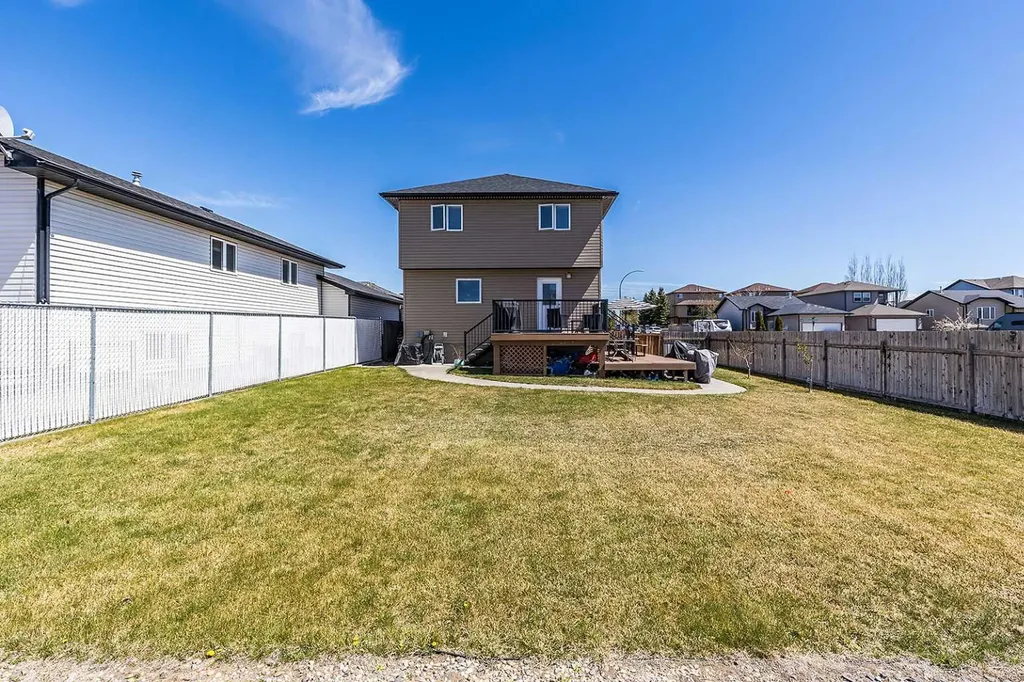 8 Terrace Circle NE Medicine Hat AB T1C 2B8