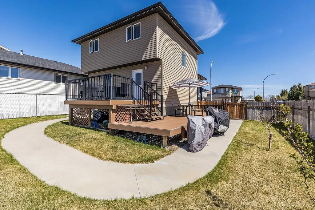 8 Terrace Circle NE Medicine Hat AB T1C 2B8