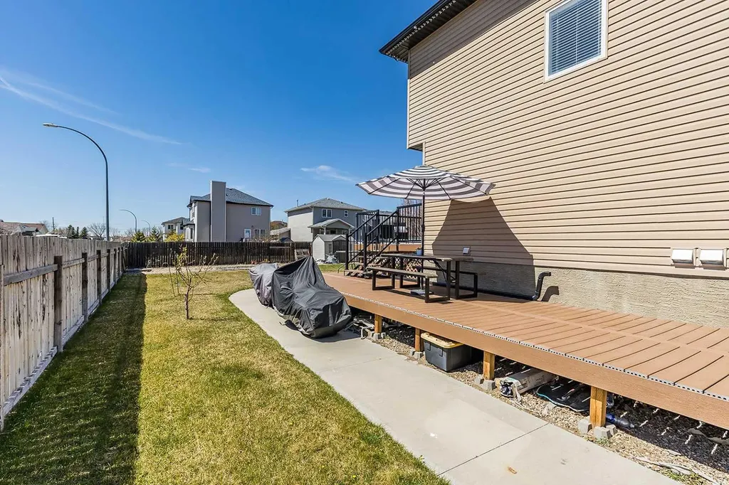 8 Terrace Circle NE Medicine Hat AB T1C 2B8