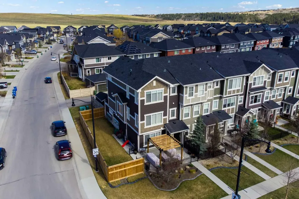 216 Sundown Road Cochrane AB T4C2M5