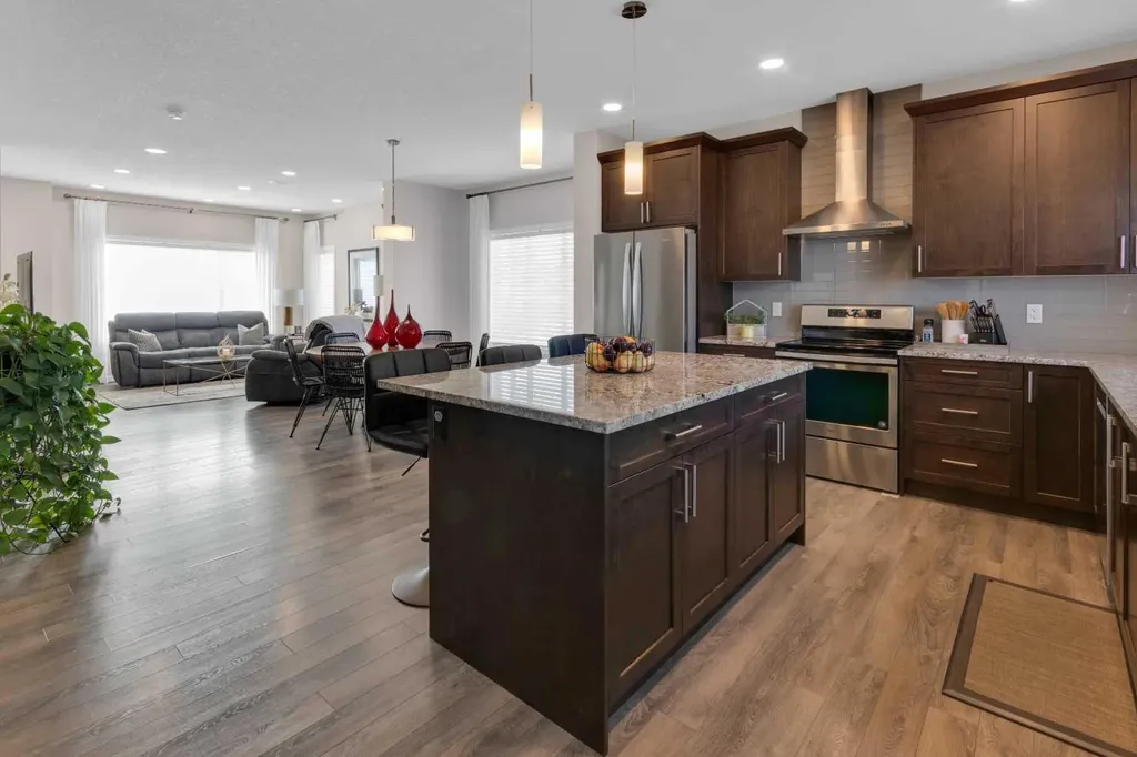 216 Sundown Road Cochrane AB T4C2M5