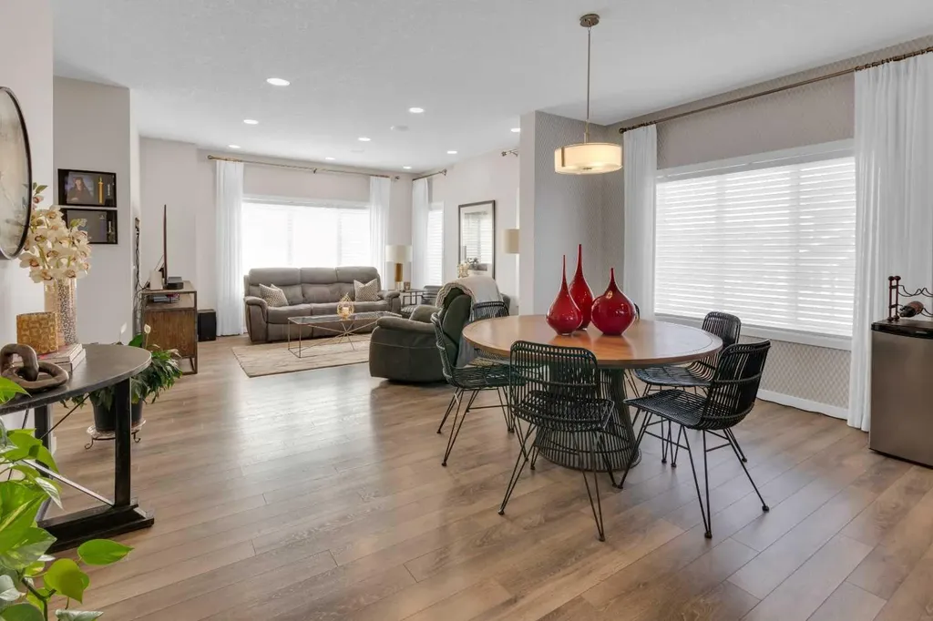 216 Sundown Road Cochrane AB T4C2M5