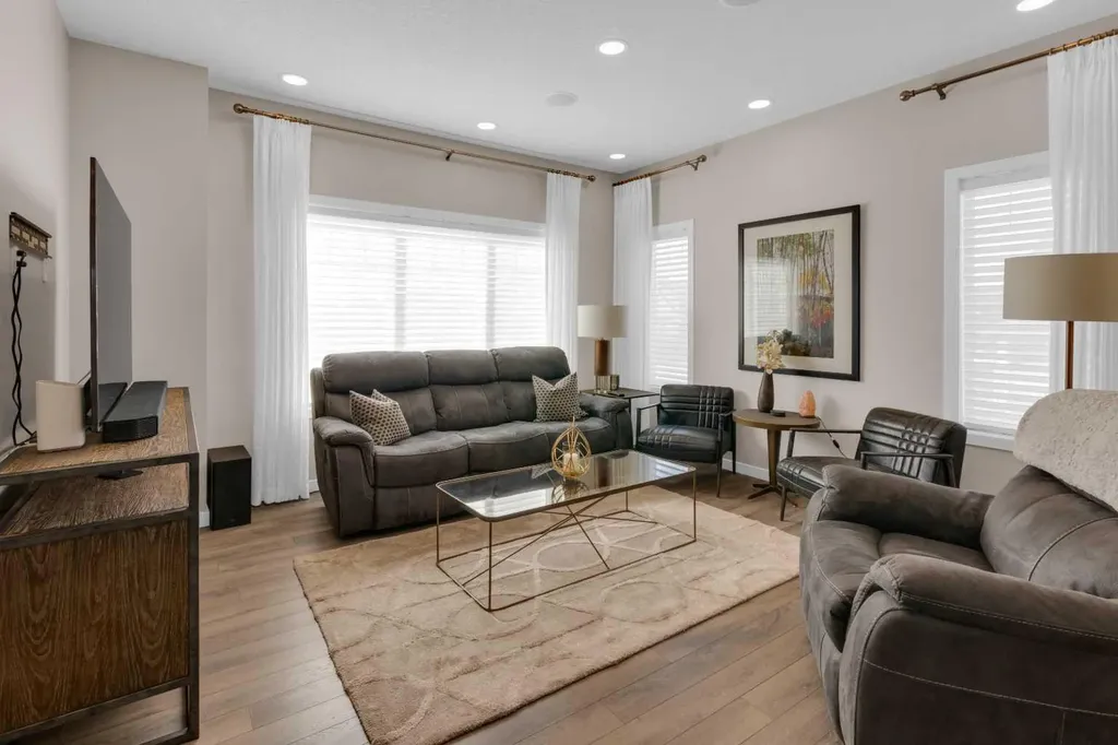 216 Sundown Road Cochrane AB T4C2M5
