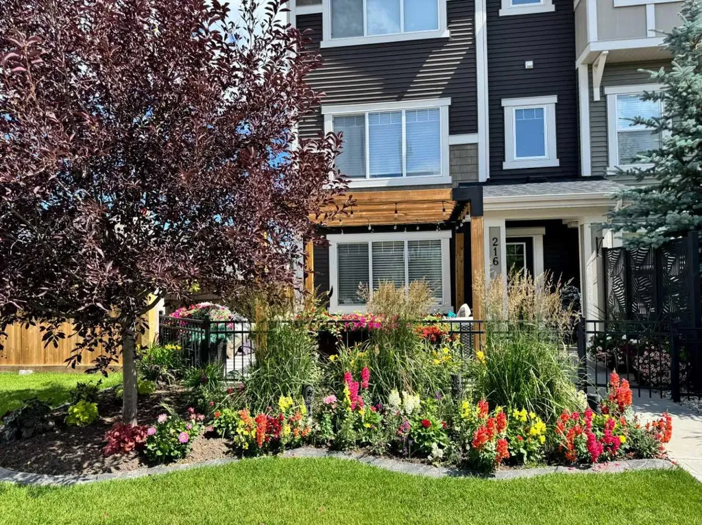 216 Sundown Road Cochrane AB T4C2M5