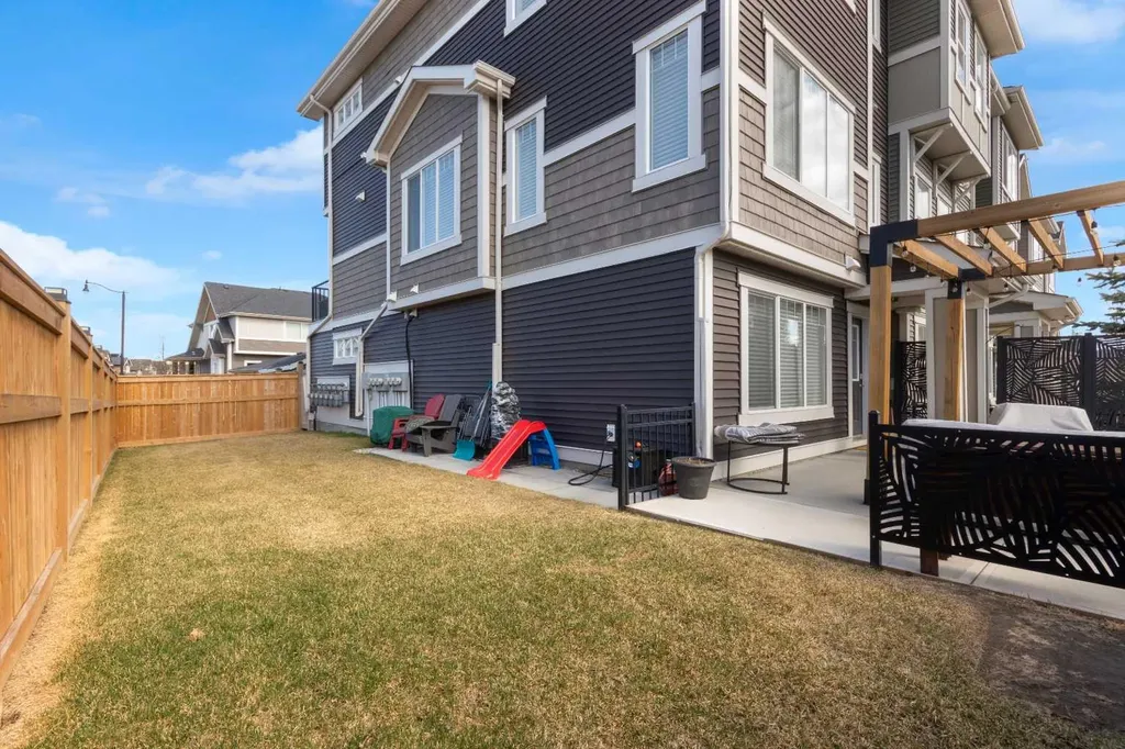 216 Sundown Road Cochrane AB T4C2M5