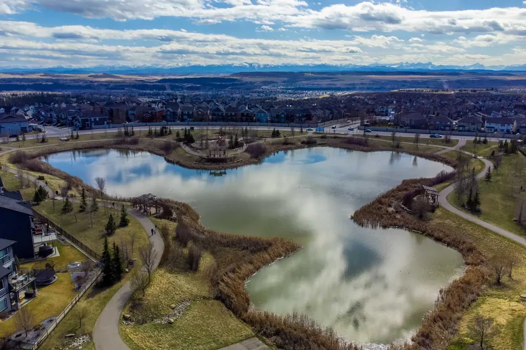216 Sundown Road Cochrane AB T4C2M5