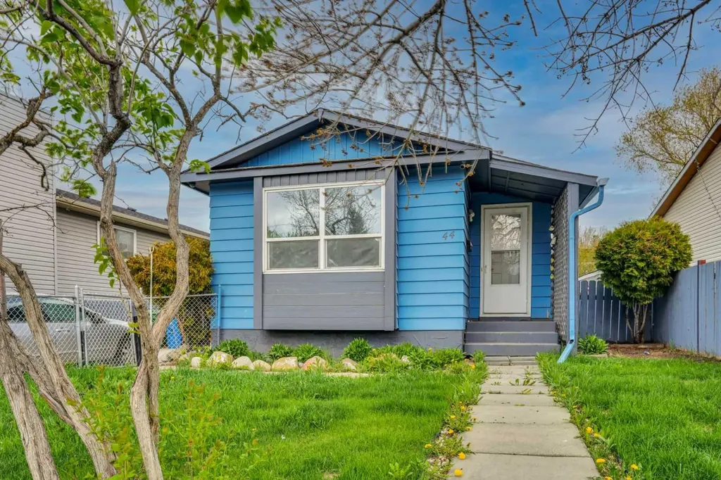 44 Falmead Road NE Calgary AB T3J1G8