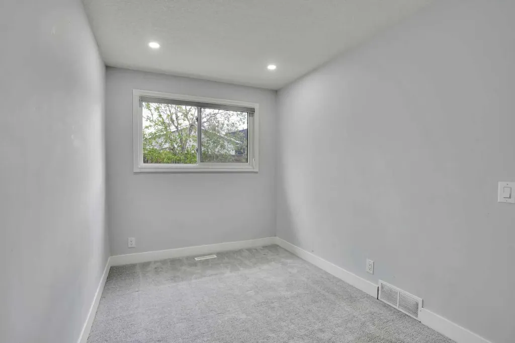 44 Falmead Road NE Calgary AB T3J1G8