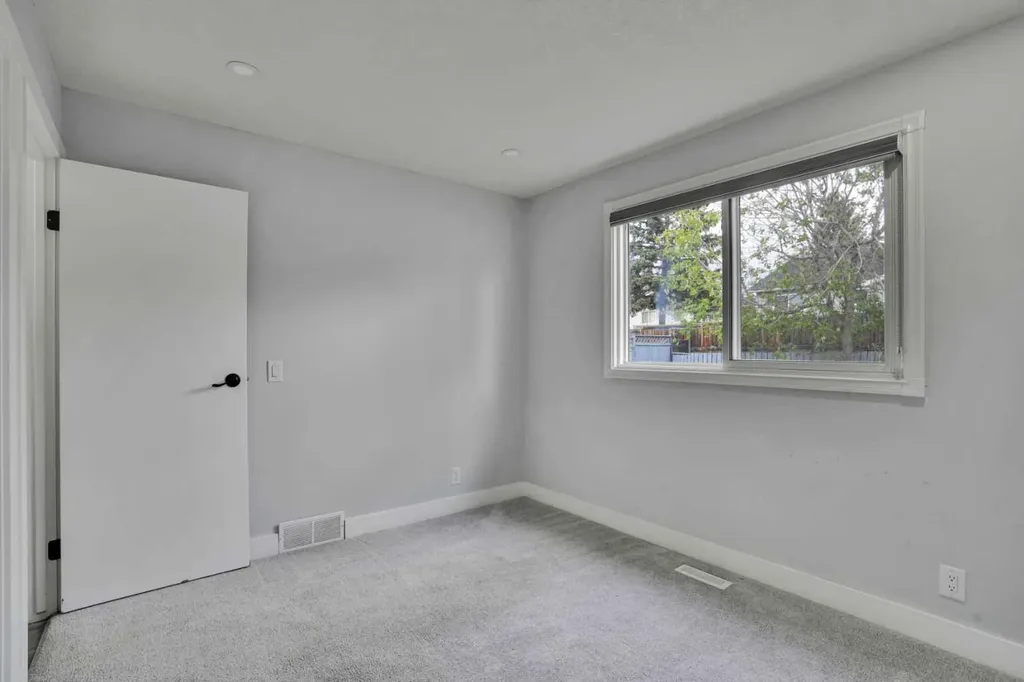 44 Falmead Road NE Calgary AB T3J1G8
