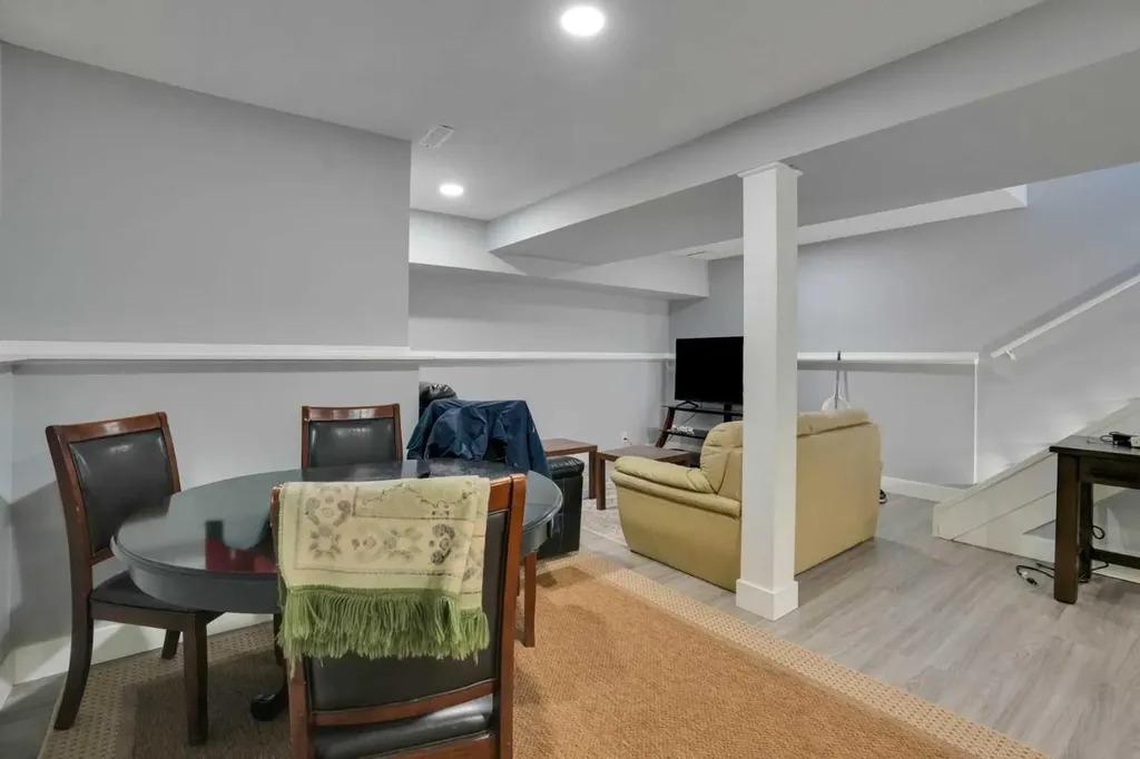 44 Falmead Road NE Calgary AB T3J1G8
