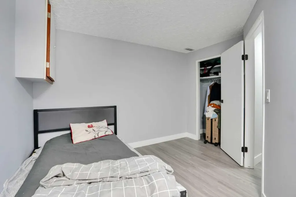 44 Falmead Road NE Calgary AB T3J1G8