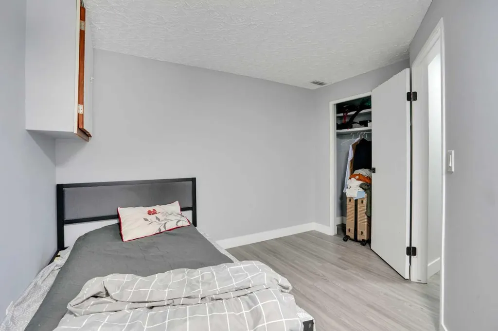 44 Falmead Road NE Calgary AB T3J1G8