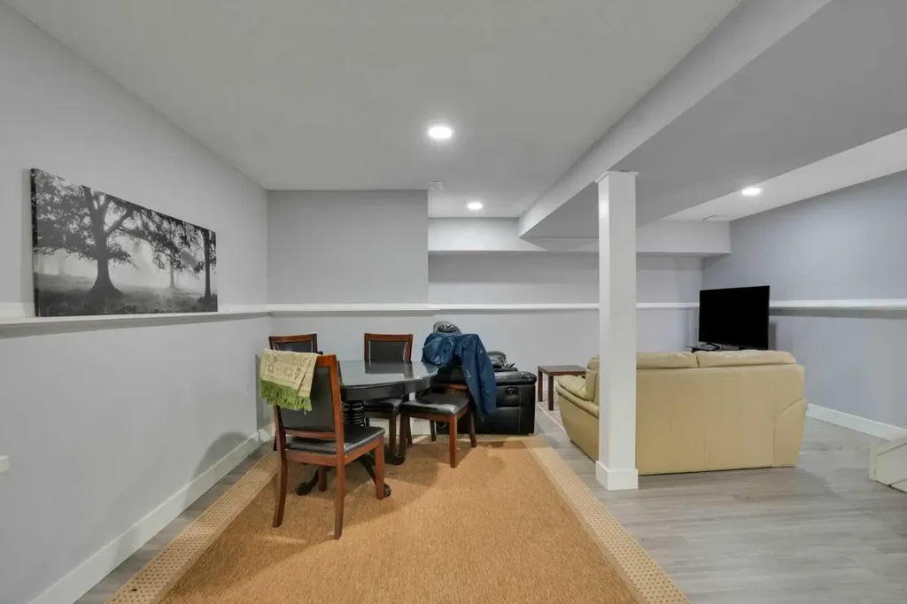 44 Falmead Road NE Calgary AB T3J1G8