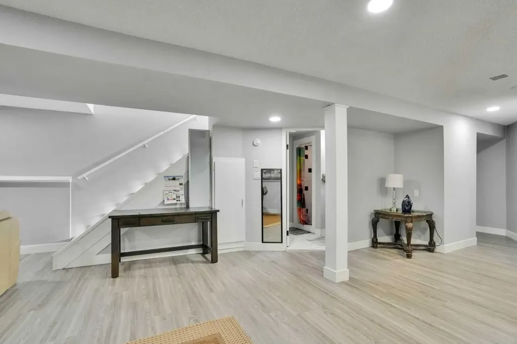 44 Falmead Road NE Calgary AB T3J1G8