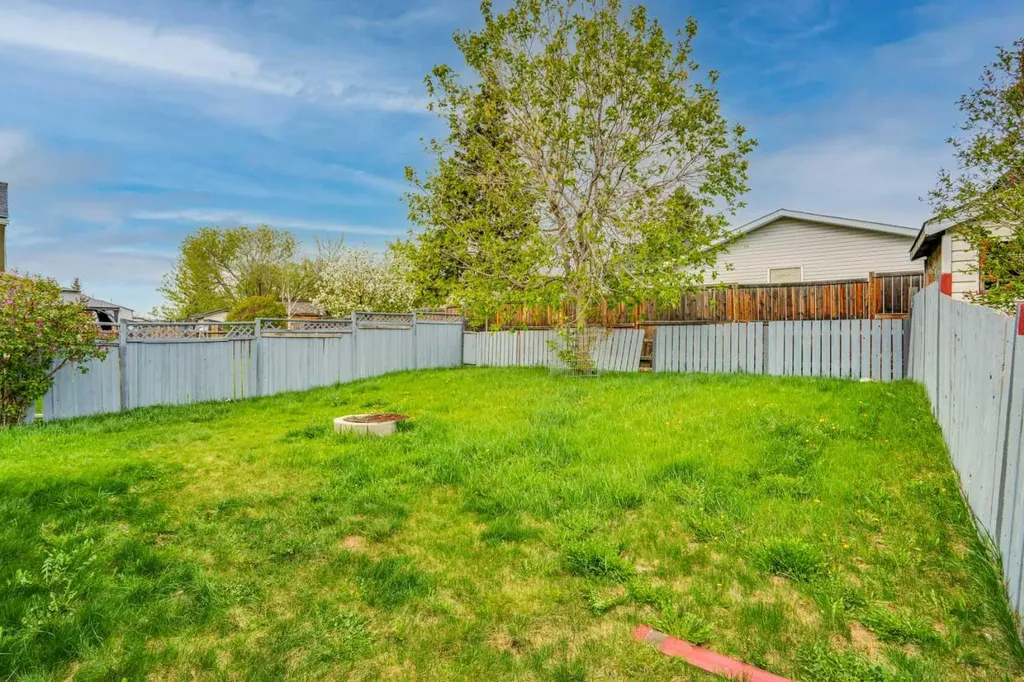 44 Falmead Road NE Calgary AB T3J1G8