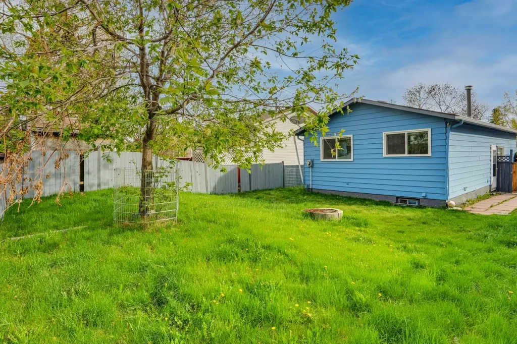 44 Falmead Road NE Calgary AB T3J1G8