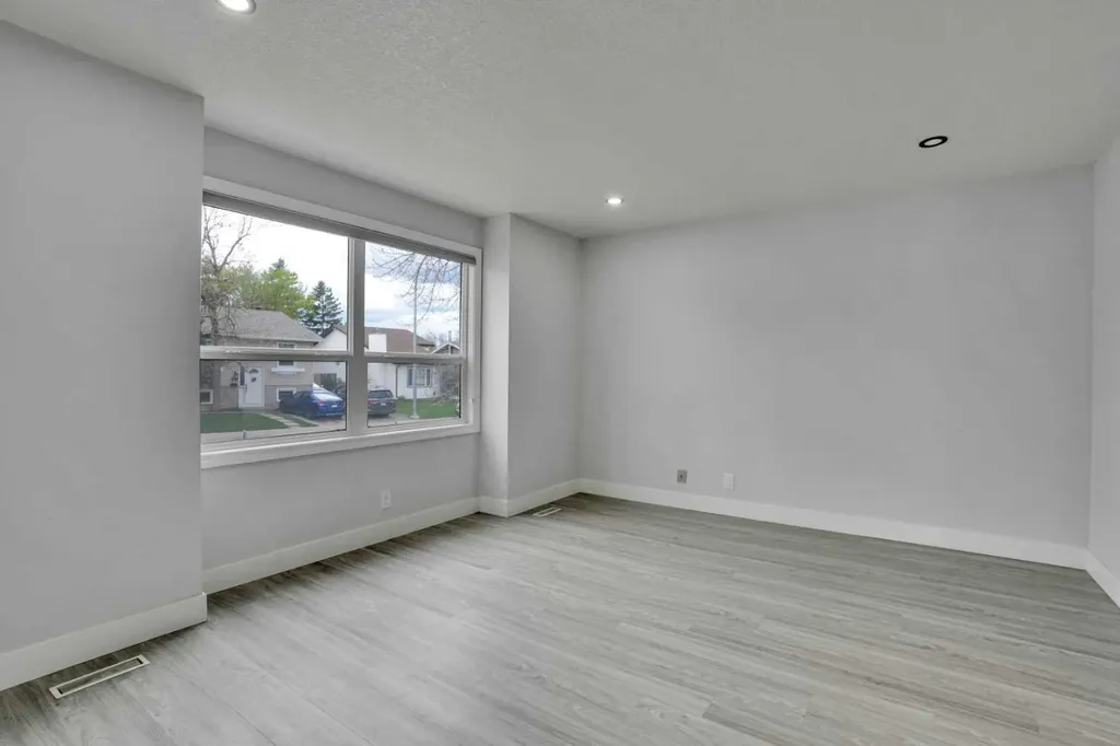 44 Falmead Road NE Calgary AB T3J1G8