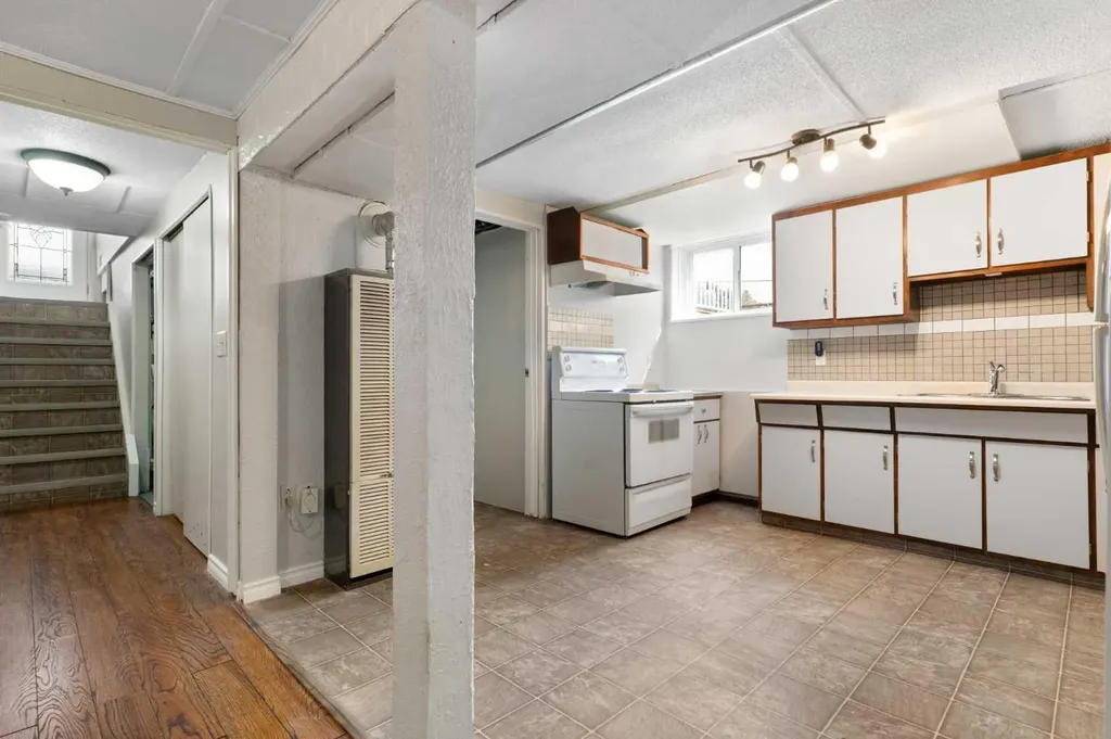 121 Mountain Street Cochrane AB T4C 1Z5