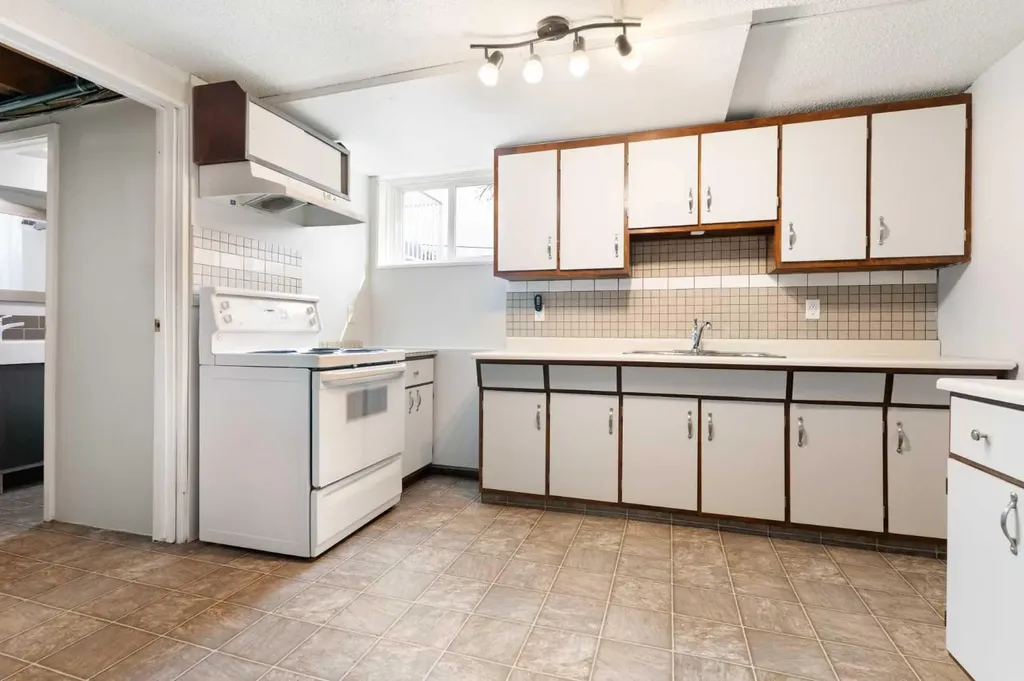 121 Mountain Street Cochrane AB T4C 1Z5