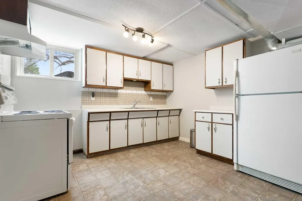 121 Mountain Street Cochrane AB T4C 1Z5