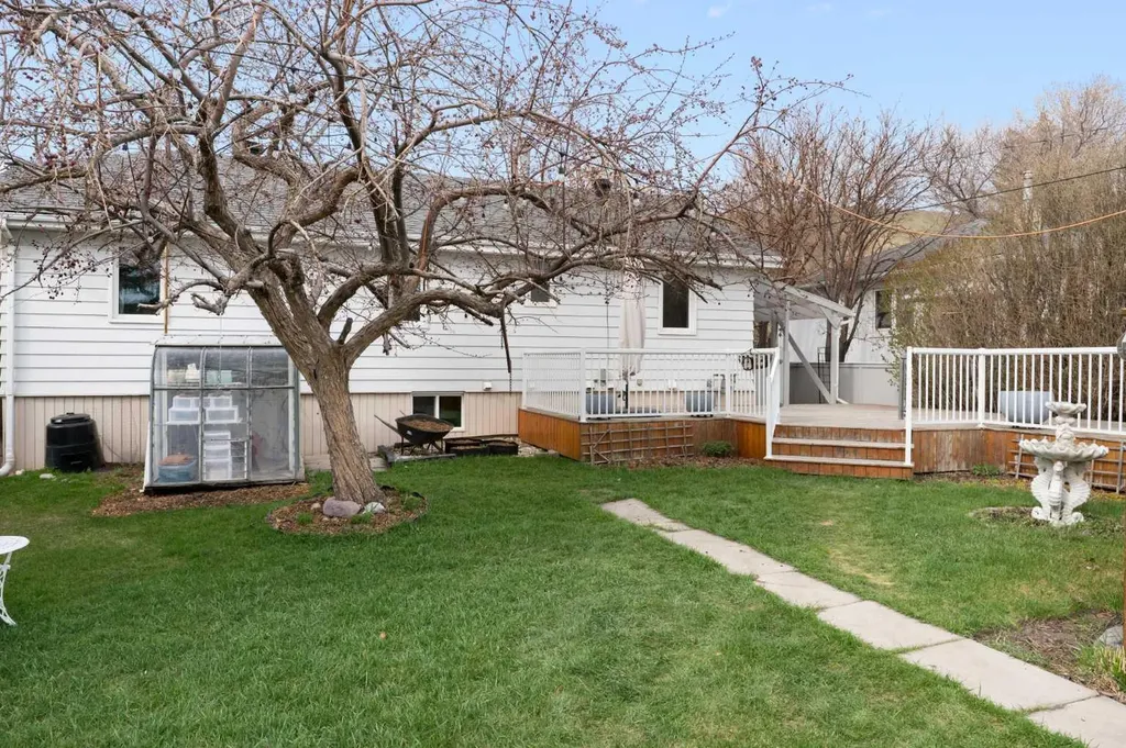 121 Mountain Street Cochrane AB T4C 1Z5