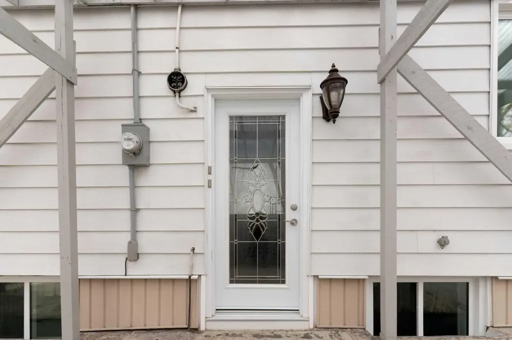 121 Mountain Street Cochrane AB T4C 1Z5