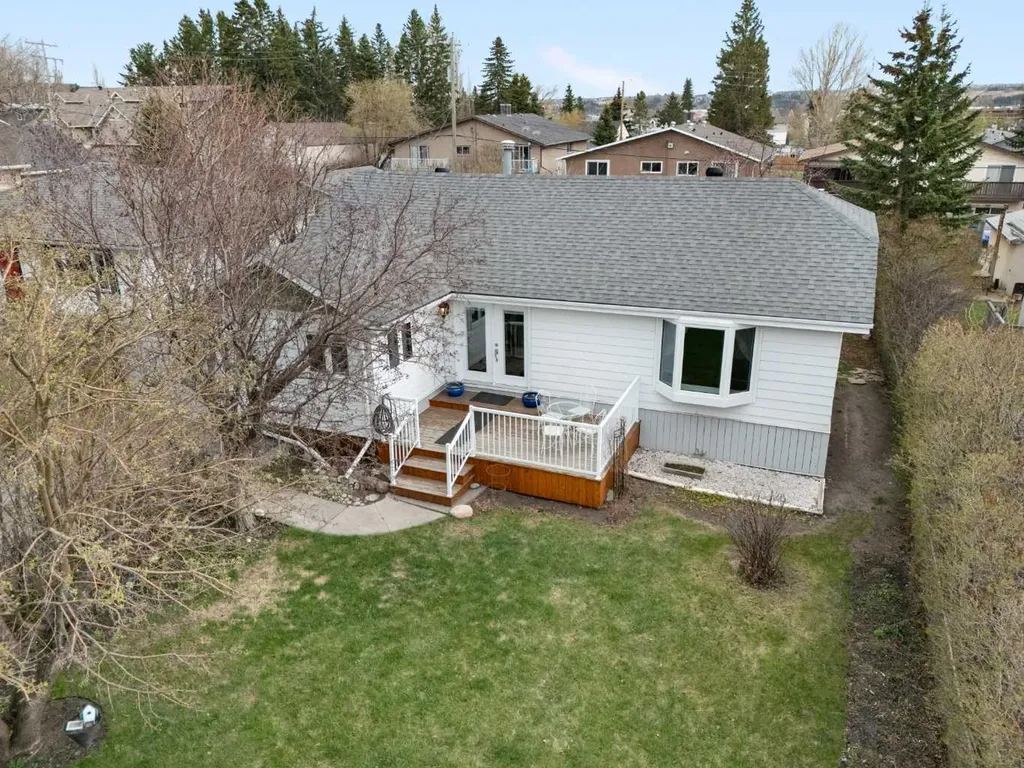 121 Mountain Street Cochrane AB T4C 1Z5