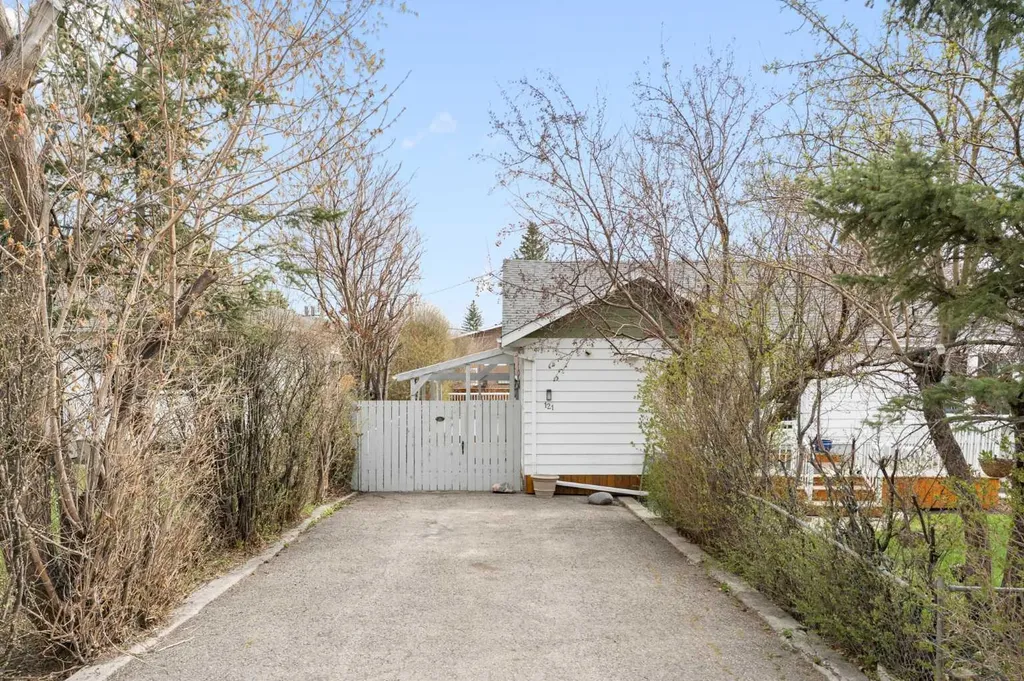 121 Mountain Street Cochrane AB T4C 1Z5